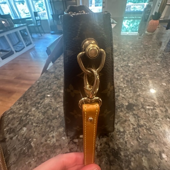 Louis Vuitton Looping MM - Picture 13 of 14